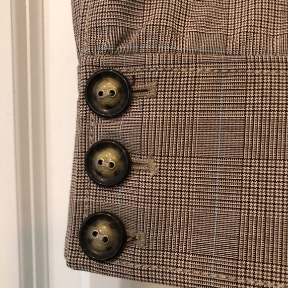 Guess Plaid Bermuda Shorts - Picture 6 of 7